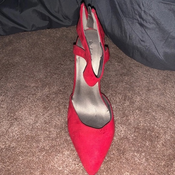 Red high heels - Picture 2 of 3